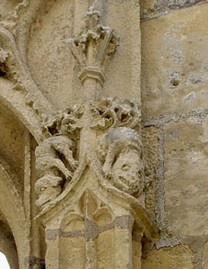 détail porche-prieuré Availles